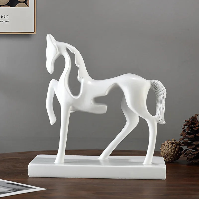 Modern Light Luxury High-End Folk Art Artistic Customized Epoxy Resin Sculpted Figurine Ornament Holiday Home Decor Business
