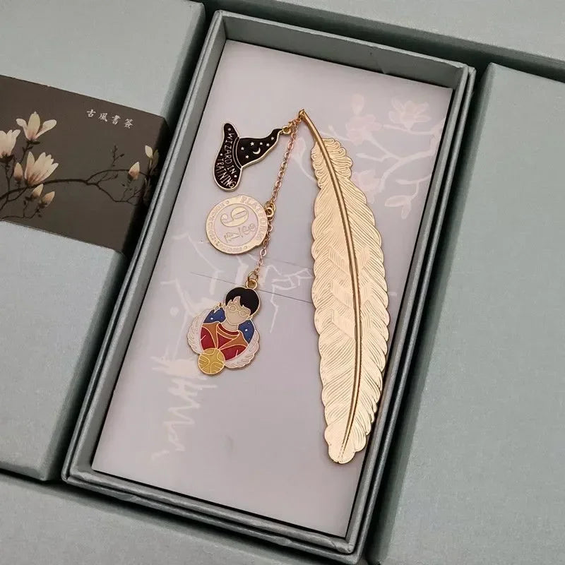 Harried Potter Exquisite Bookmark Gold Feather Snitch Hogwarts Hufflepuff Ravenclaw Slytherin Gryffindor Pendant Tassel Bookmark