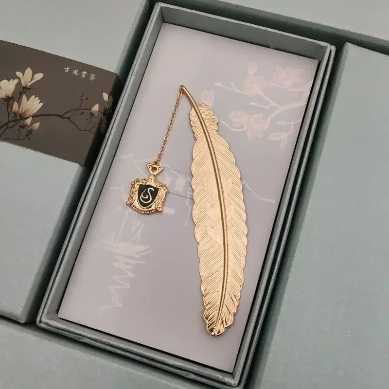 Harried Potter Exquisite Bookmark Gold Feather Snitch Hogwarts Hufflepuff Ravenclaw Slytherin Gryffindor Pendant Tassel Bookmark